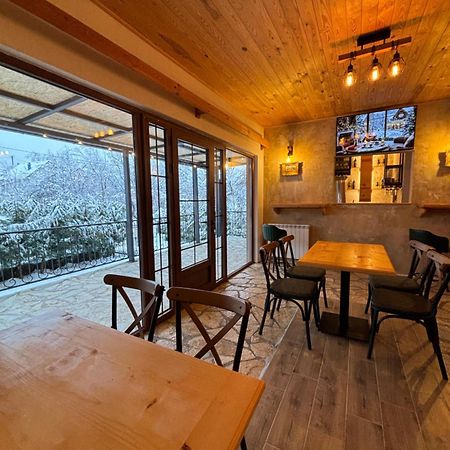 Pubhouse & Rooms Pahulja 콜라신 외부 사진