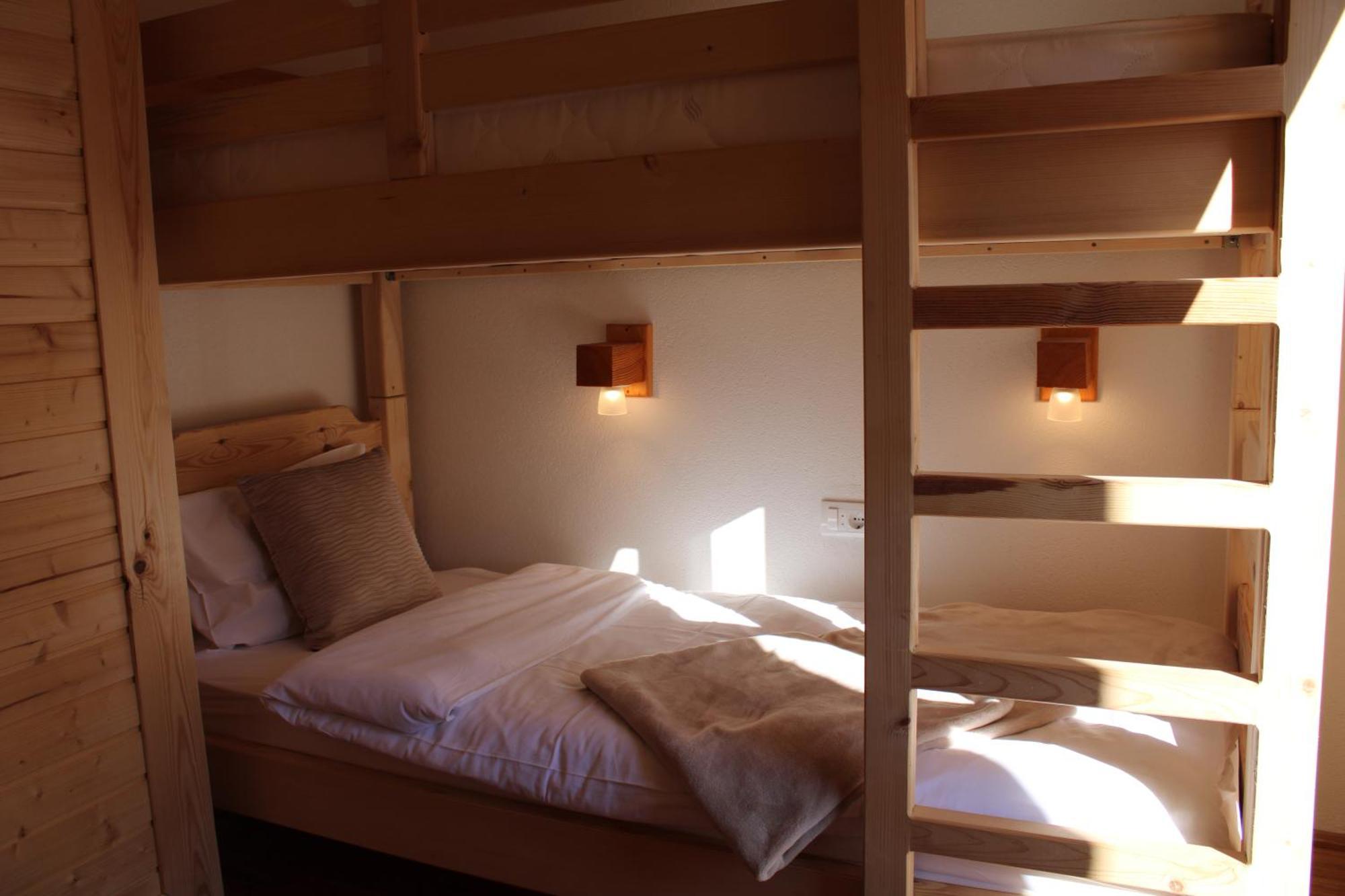 Pubhouse & Rooms Pahulja 콜라신 외부 사진