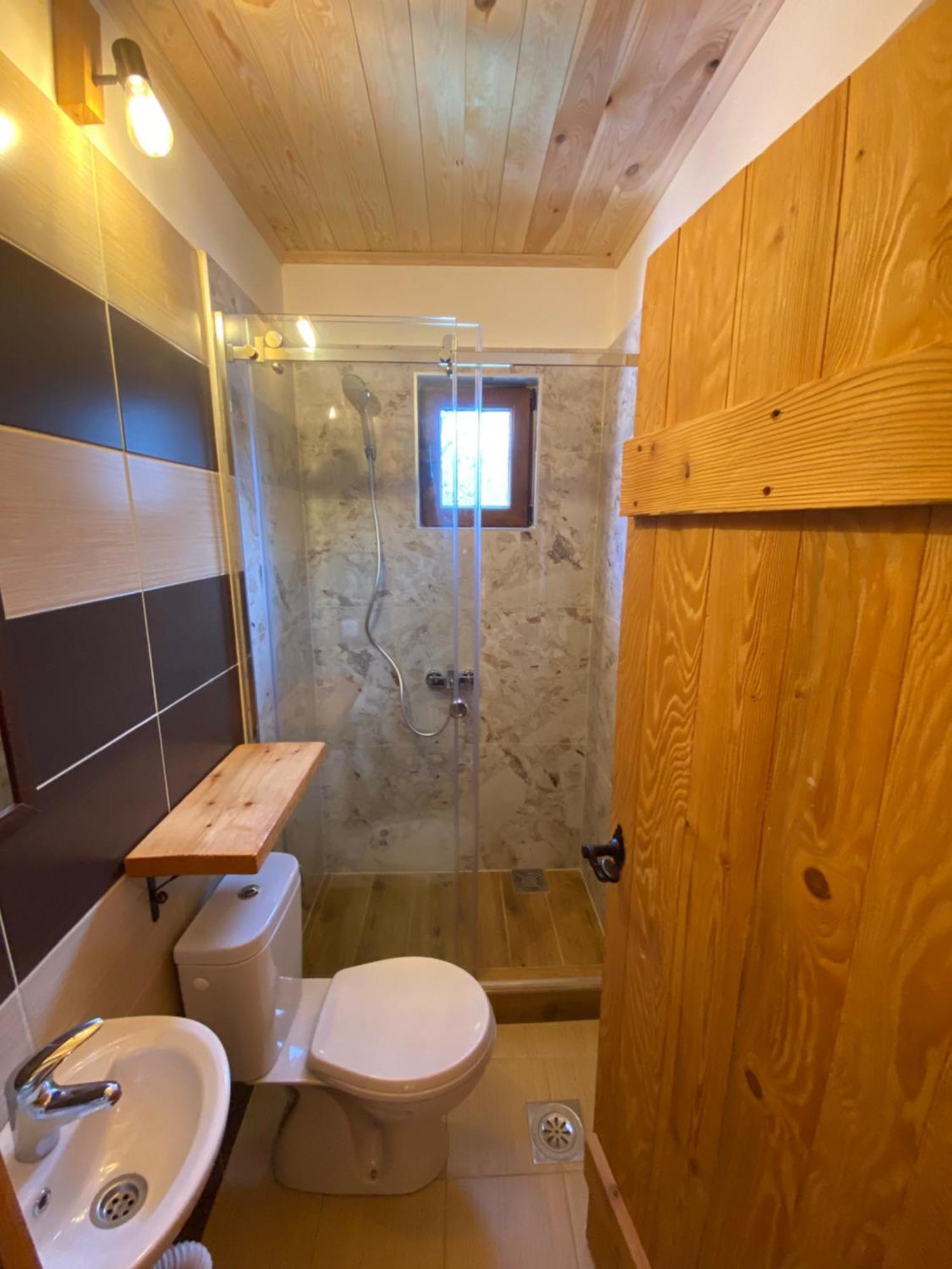 Pubhouse & Rooms Pahulja 콜라신 외부 사진