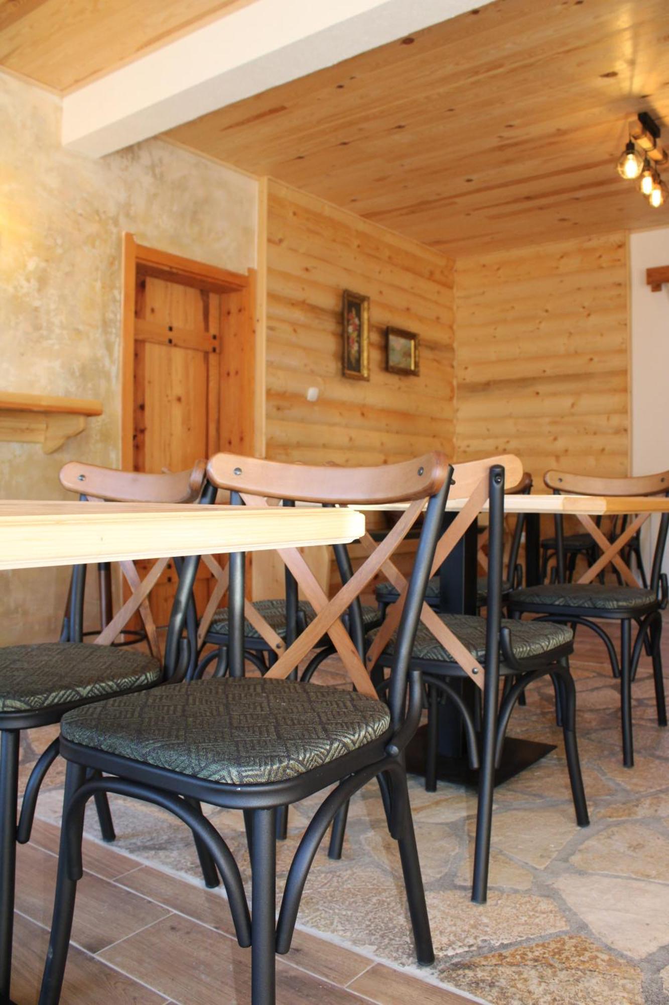 Pubhouse & Rooms Pahulja 콜라신 외부 사진