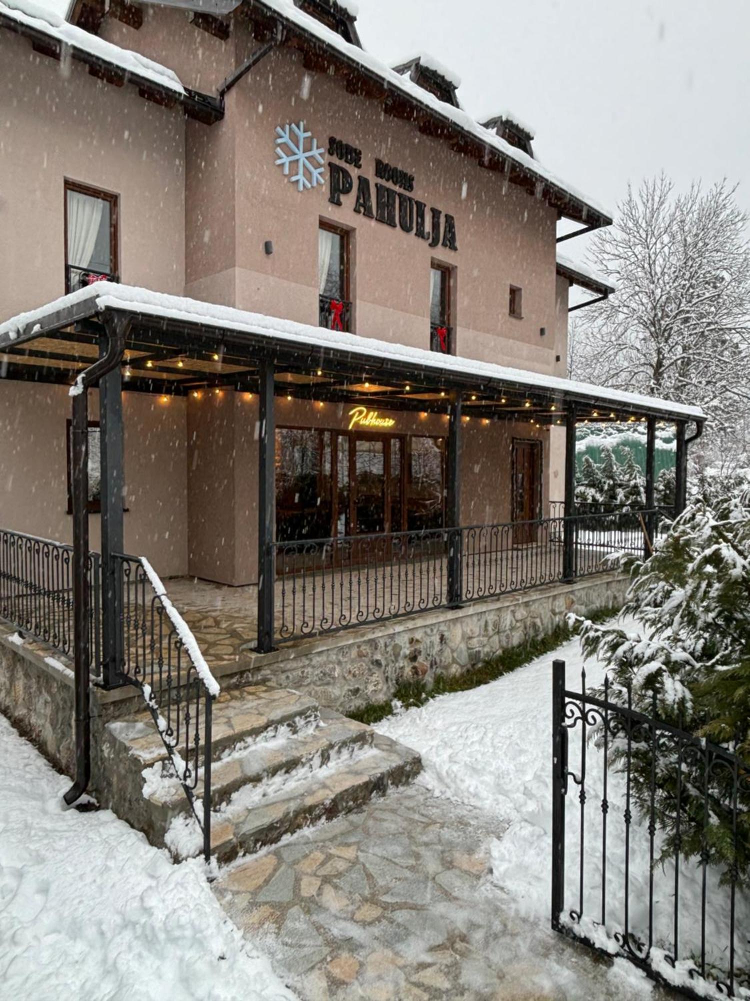Pubhouse & Rooms Pahulja 콜라신 외부 사진